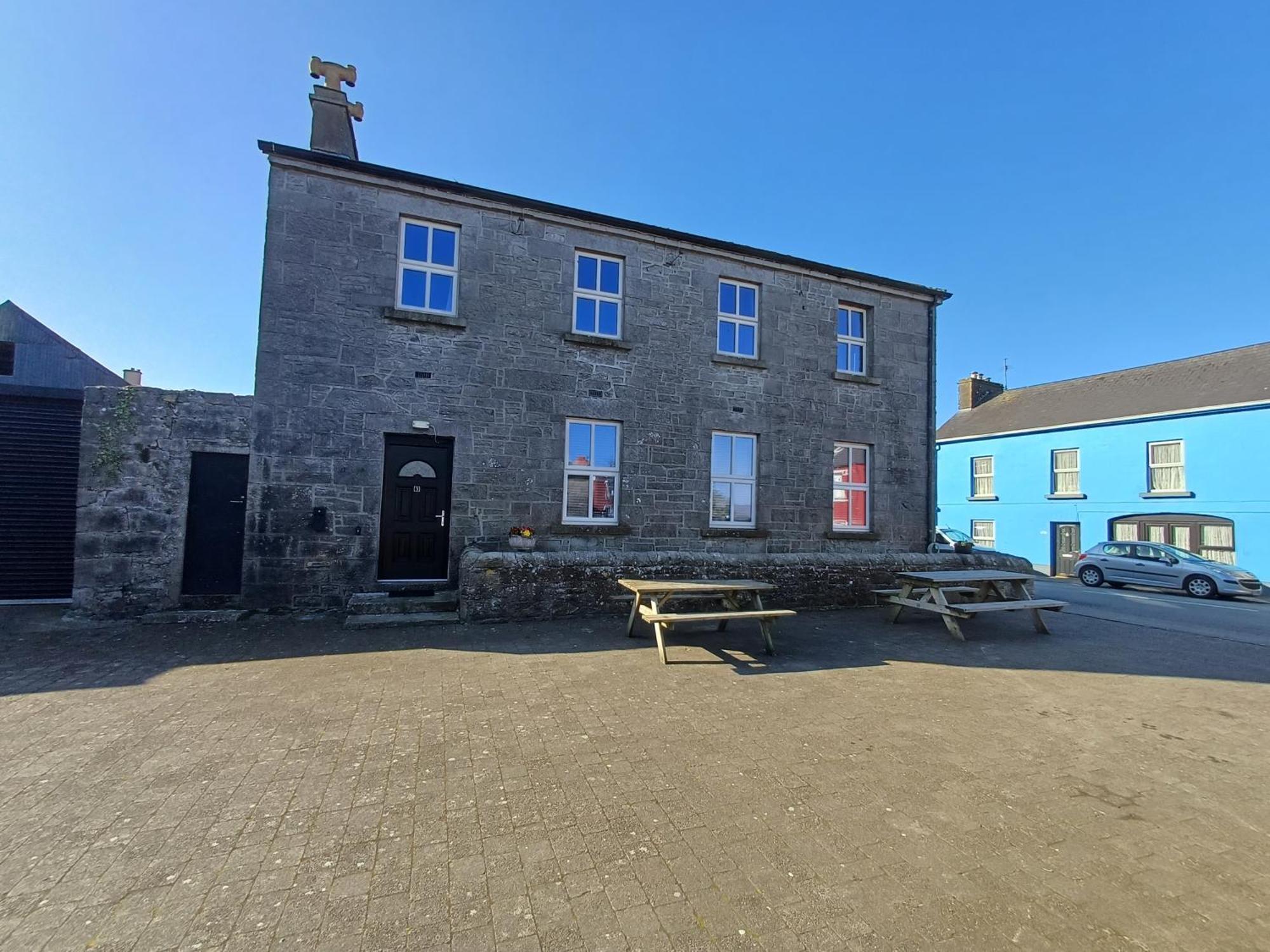 Clonbur House - Two Bedroom Village Apartment Galway Kültér fotó
